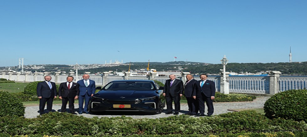 Cumhurbaşkanı Erdoğan, Togg'un yeni modeli T10F'yi test etti