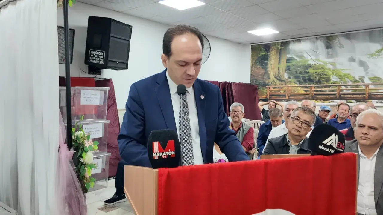 EFELERDE ÜYELER YENİ PARTİ  İLÇE BAŞKANI KAAN ERÇETİN OLSUN DEDİ