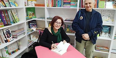 ASUMAN DOKUZLU YENİ KİTABI 'PAPATYALAR'A  İMZA GÜNÜ DÜZENLEDİ