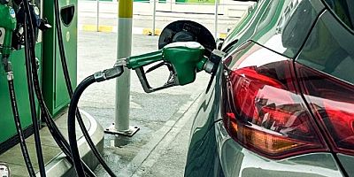 Benzin ve motorine zam geldi