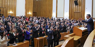 CHP Lideri Özgür Özel: “Bırak Saraylarda Mermer Olmayı, Toprak Ol, Bağrında Güller Yetişsin”