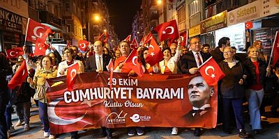 EFELERDE ON BİNLER CUMHURİYET İÇİN YÜRÜDÜ