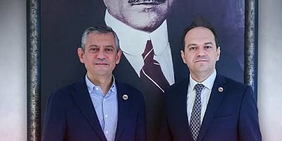 EFELERDE ÜYELER YENİ PARTİ  İLÇE BAŞKANI KAAN ERÇETİN OLSUN DEDİ