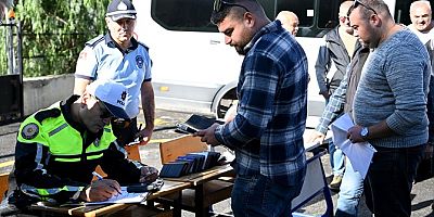 KUŞADASI’NDA OKUL SERVİSLERİ DENETİMDEN GEÇTİ