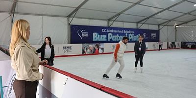 Merkezefendi’de buz pateni pisti açıldı