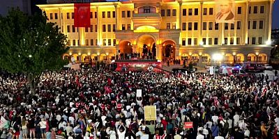 On binler iradeleri için Büyük Çekmece meydanında