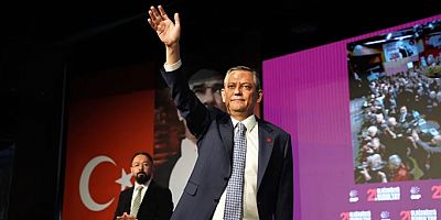 Özgür Özel Kurultayın Tam Güveni ile Yeniden Genel Başkan seçildi