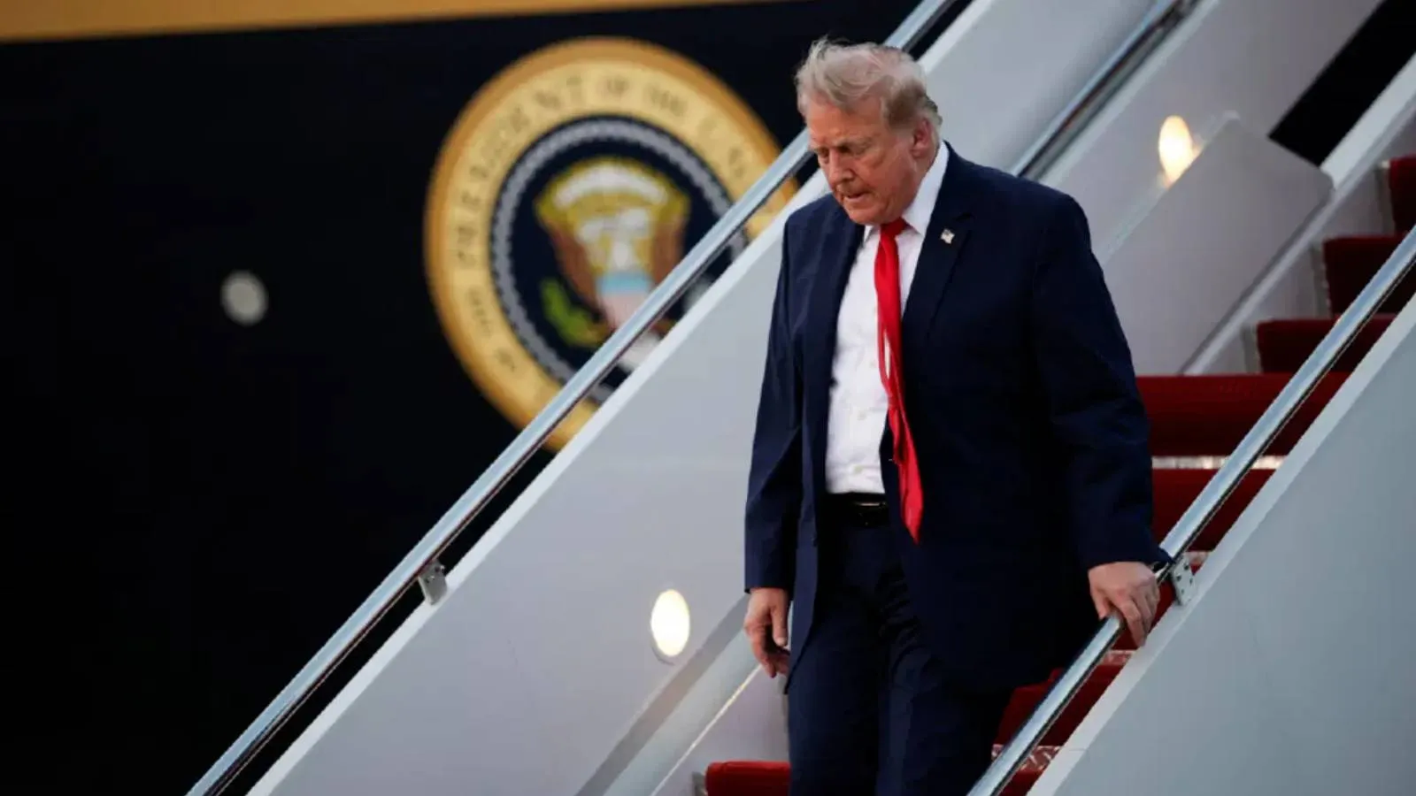 Trump, Türkiye'den ayrılırken 'İran tehdidi' nedeniyle gizlice uçak değiştirdi
