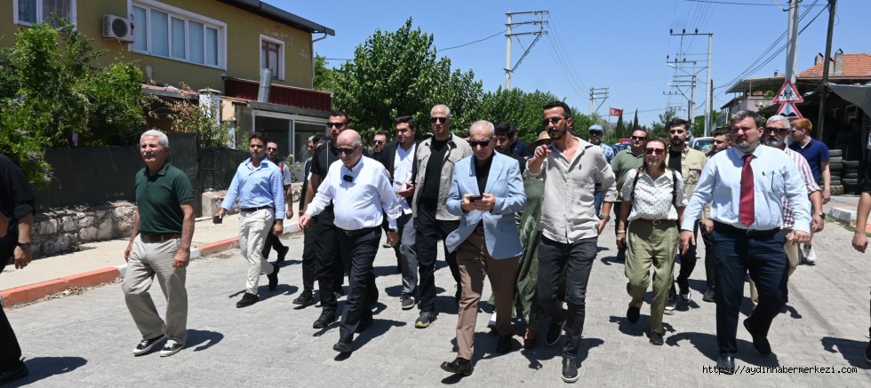 Ümit Özdağ, İzmir'den seslendi: 'PKK silahı bırakıyormuş gibi yapıyor'